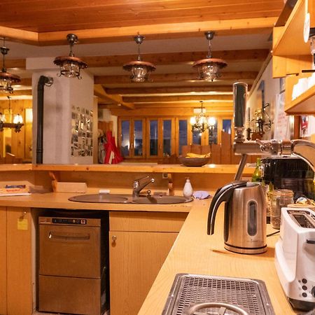 Petit Velan - Coworking & Coliving Vandrarhem Bourg-Saint-Pierre Exteriör bild