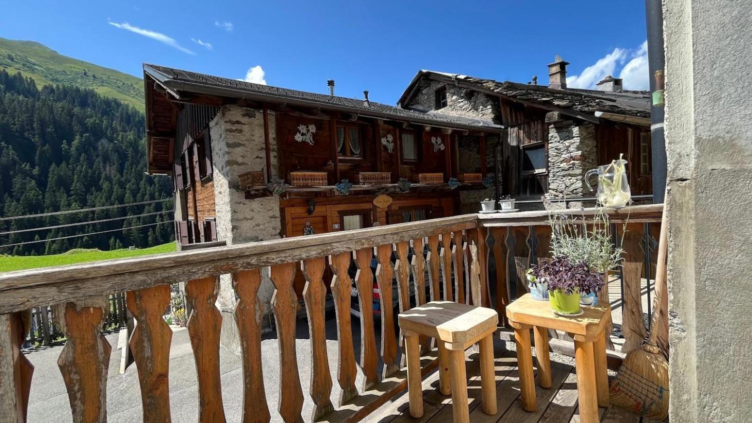 Petit Velan - Coworking & Coliving Vandrarhem Bourg-Saint-Pierre Exteriör bild
